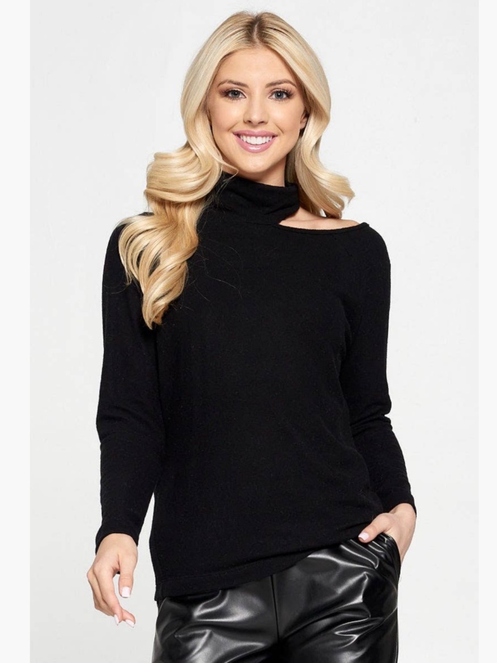 525 America Cold-Shoulder Black Turtleneck Knit Cut Out Sweater Top. Medium.